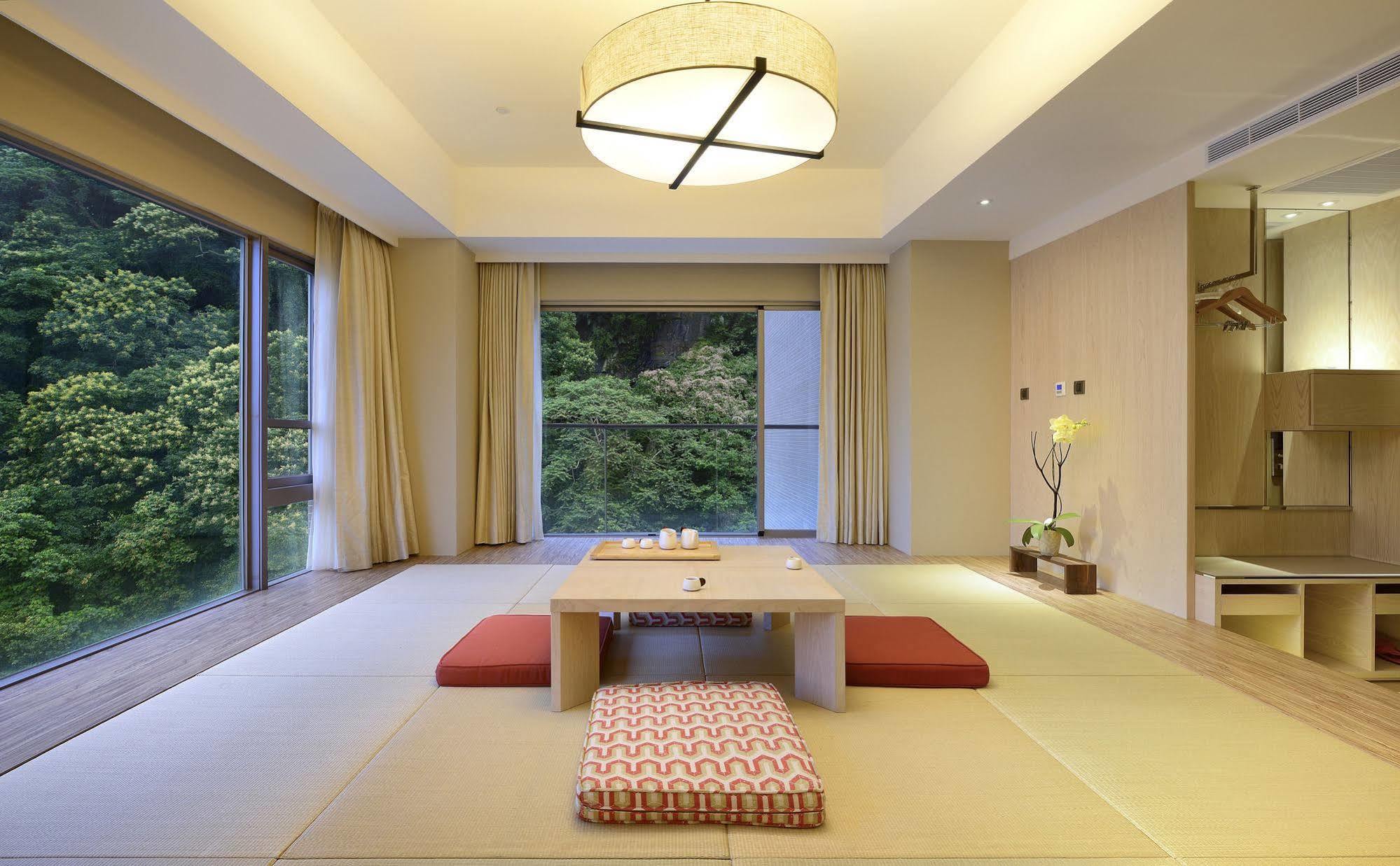 Chihpen Century Hotel Wenquan Exterior photo A traditional Japanese room